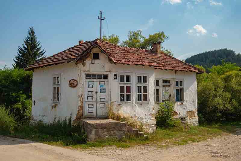 Finding abandoned houses near me